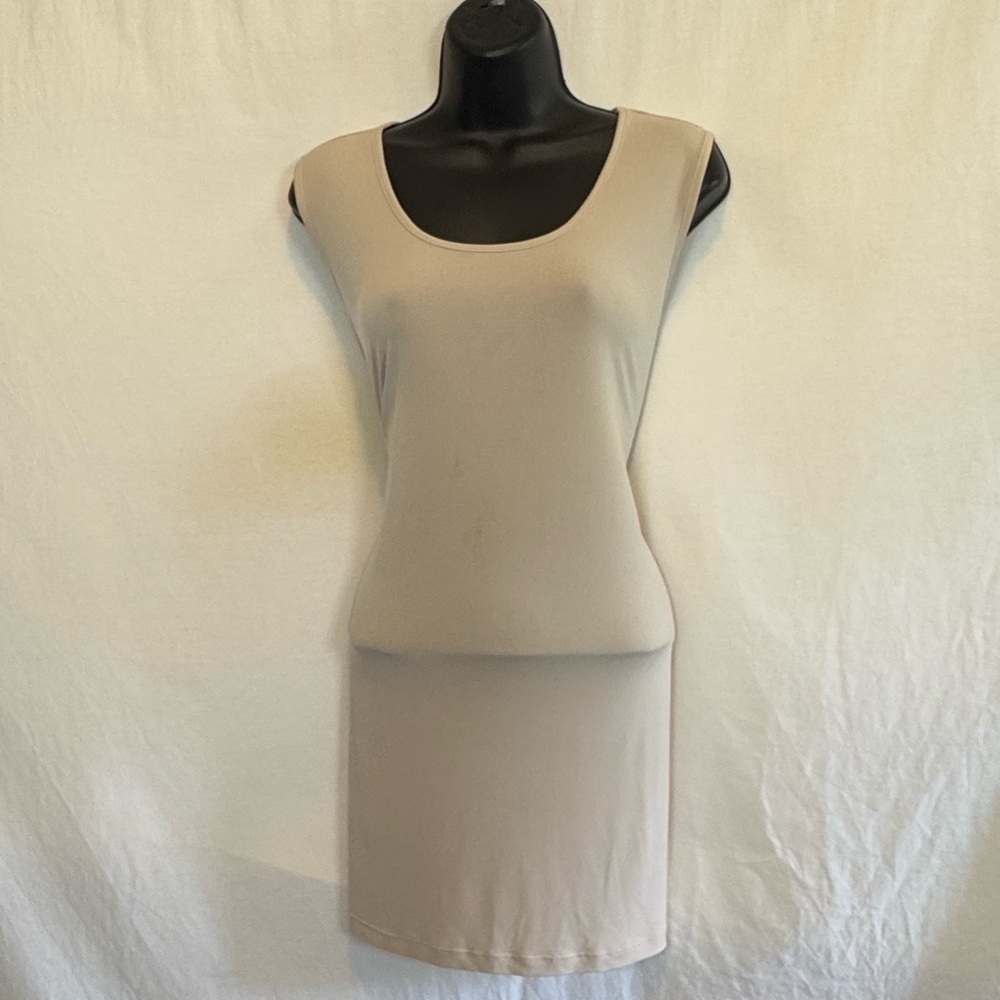 D-164 Susan Graver Cream Sleeveless Pullover Summer Blouse Size M